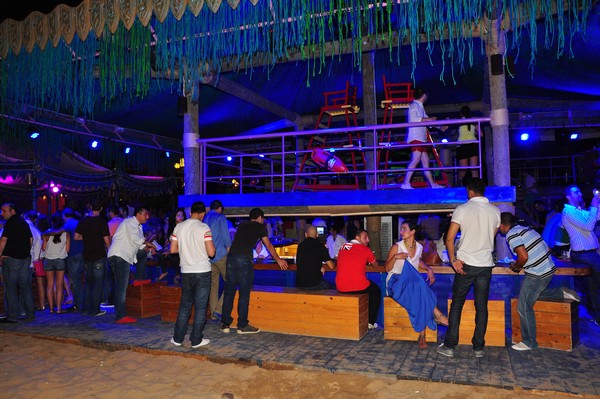 Night Beach Party @ Edde Sands